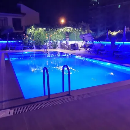 White Gold Ananas Apartment